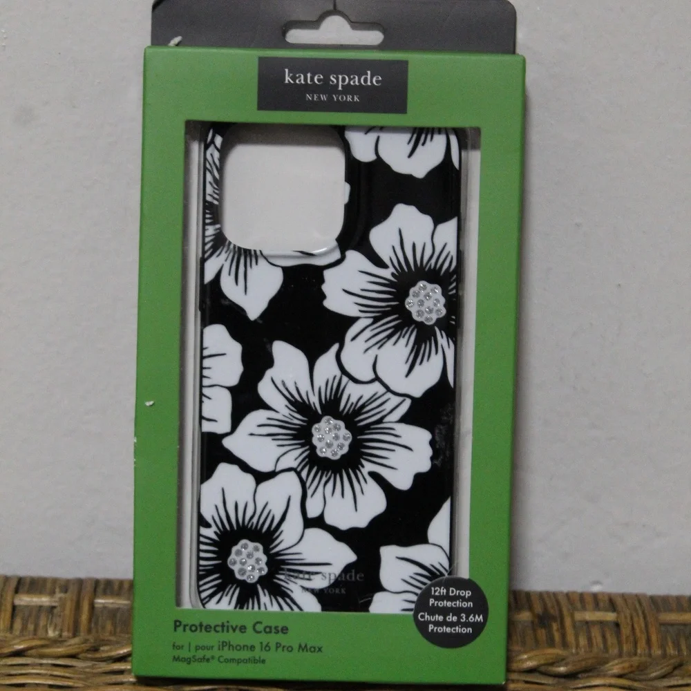 Kate Spade. New York. Floral Protective Case. iPhone 16 Max Pro.